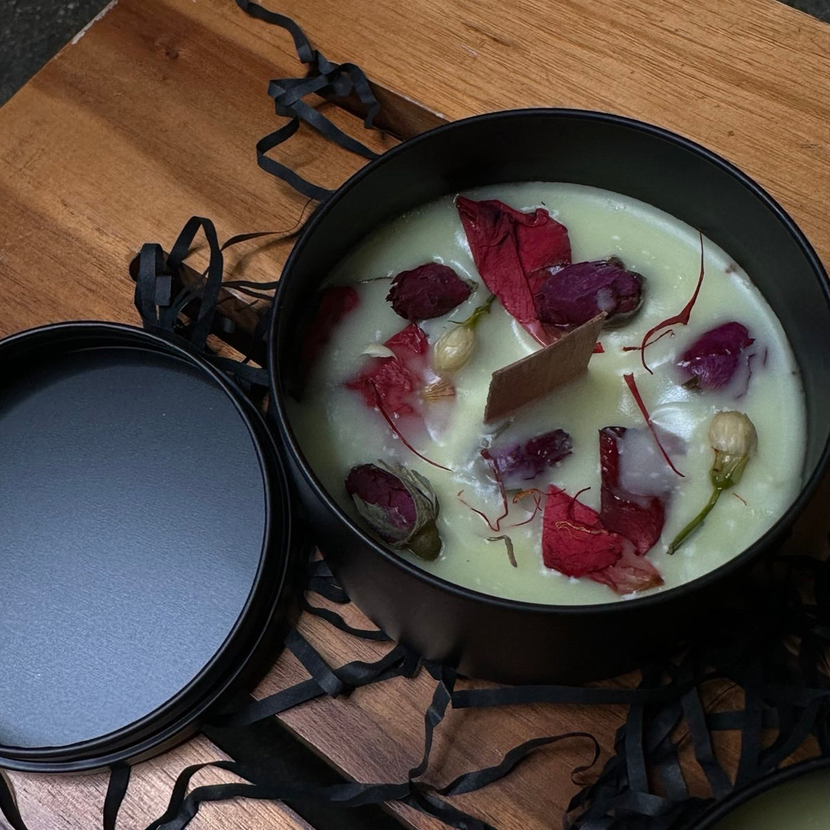 Honey & Roses Scented Candle